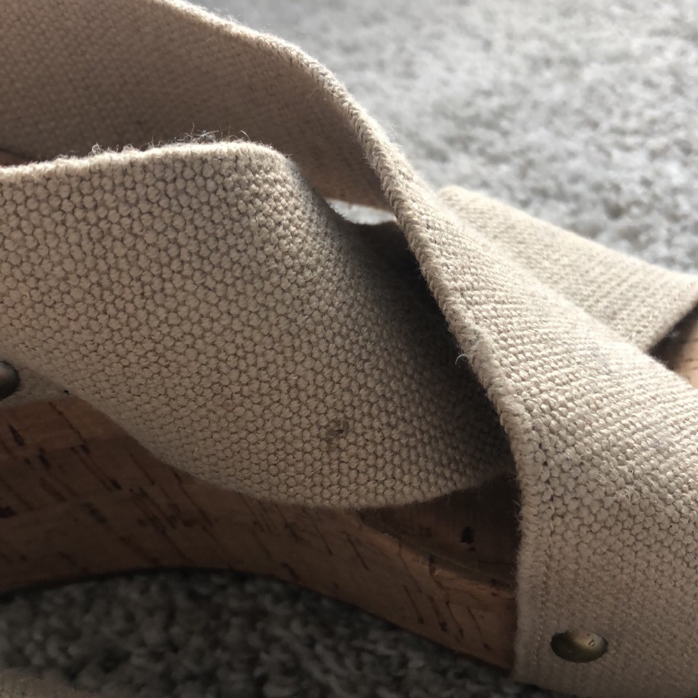 *SOLD* Lucky Brand Nude Wedges - Picture 4 of 6